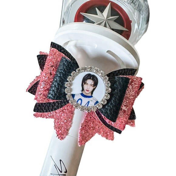 HYUNJIN Stray Kids Light Stick Photo Bow Kpop Decoration Deco Accessory Skz - Picture 1 of 1